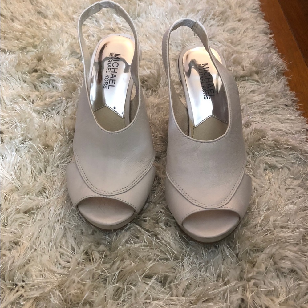 Shoes - Picture 2 of 4
